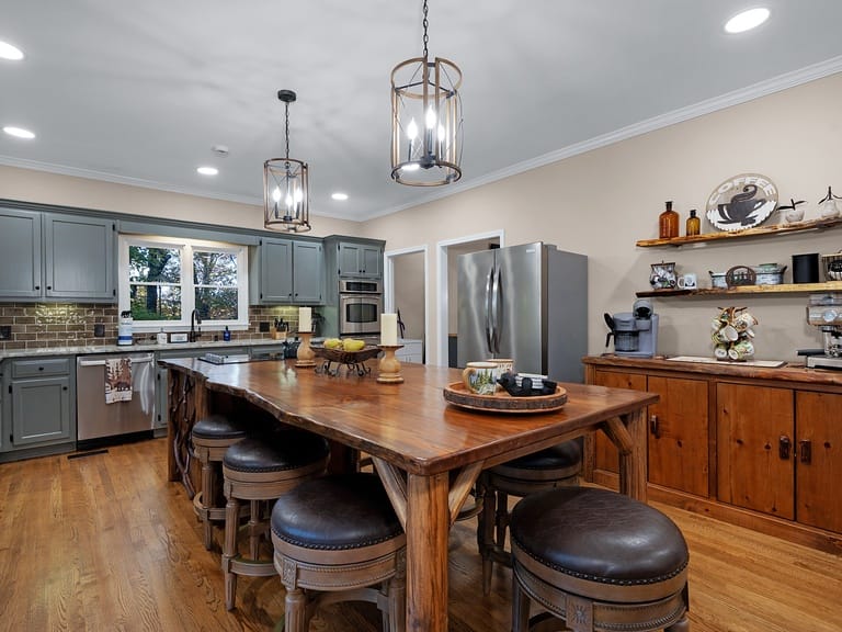 Wolf Den in Blue Ridge