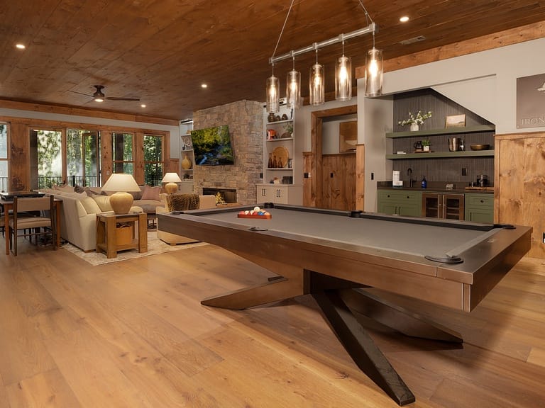 Iron Tree Lodge in Blue Ridge