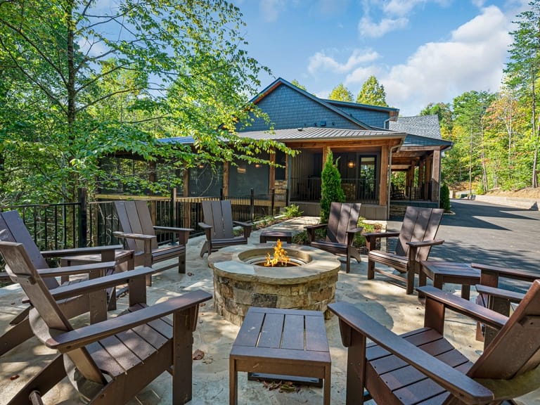 Iron Tree Lodge in Blue Ridge