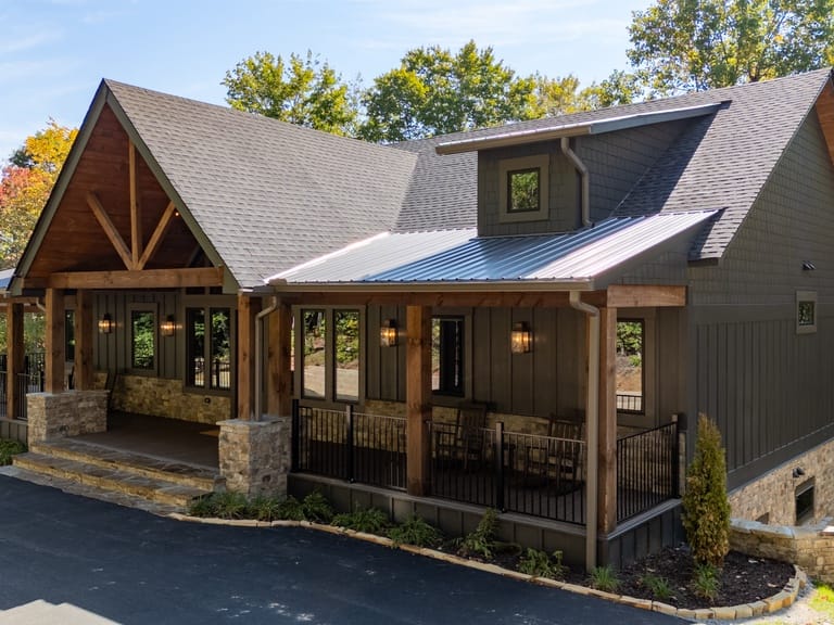 Iron Tree Lodge in Blue Ridge