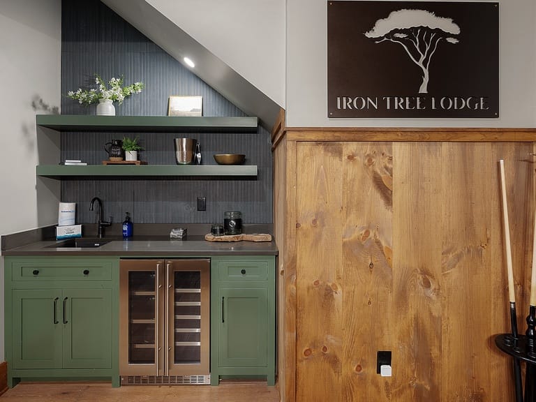 Iron Tree Lodge