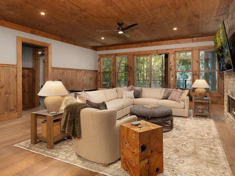 Iron Tree Lodge