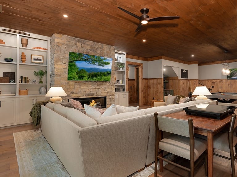 Iron Tree Lodge