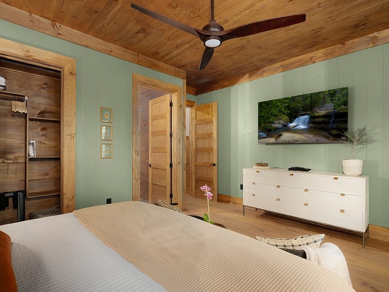 Iron Tree Lodge