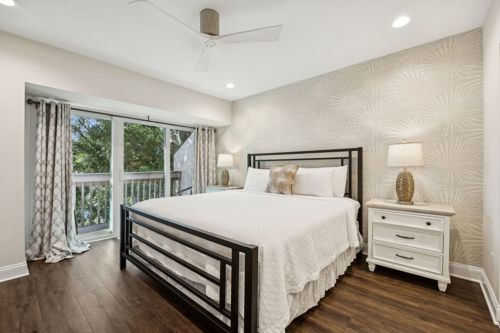 2055 Beach Wood