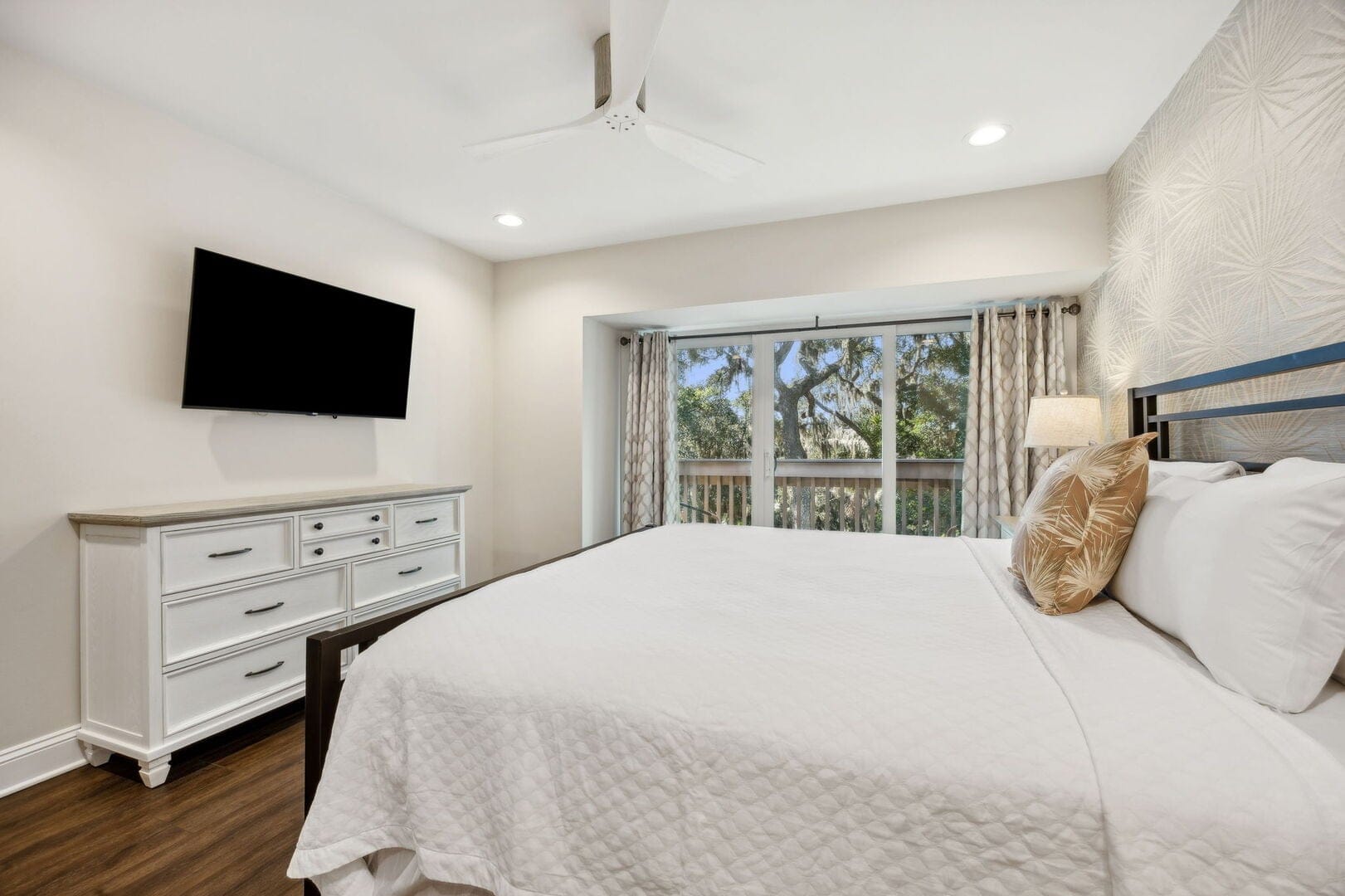 2055 Beach Wood