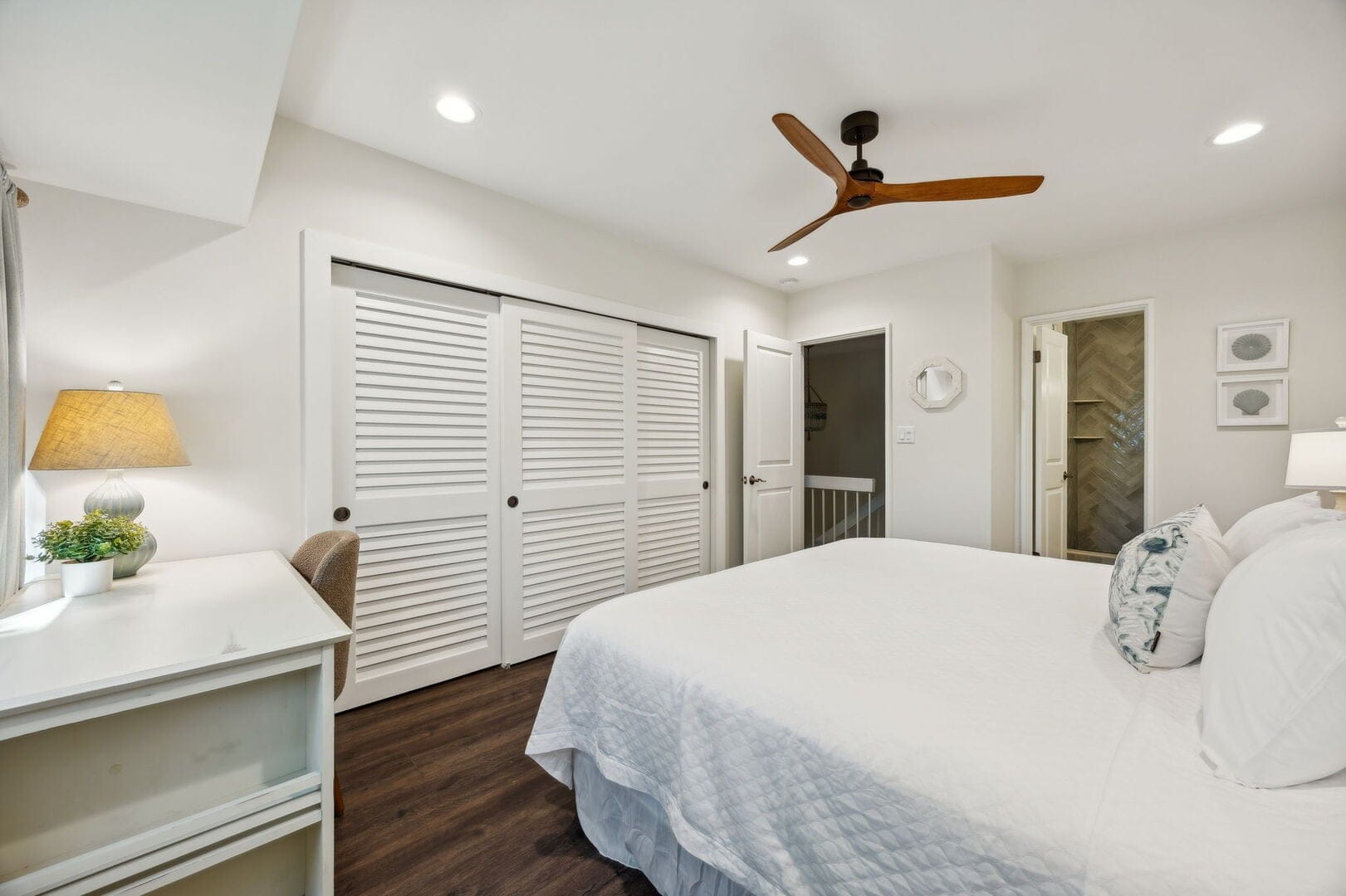 2055 Beach Wood