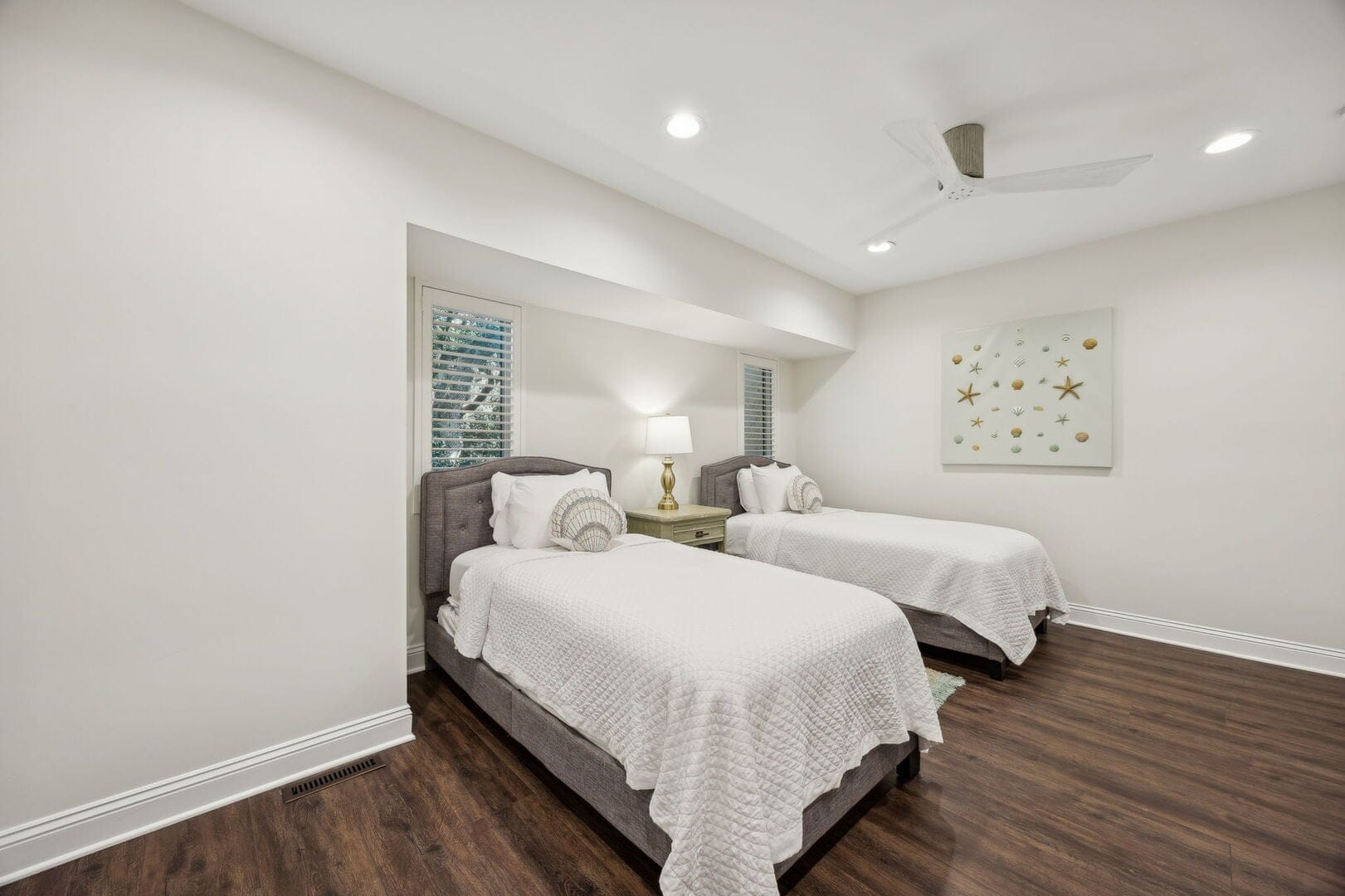 2055 Beach Wood