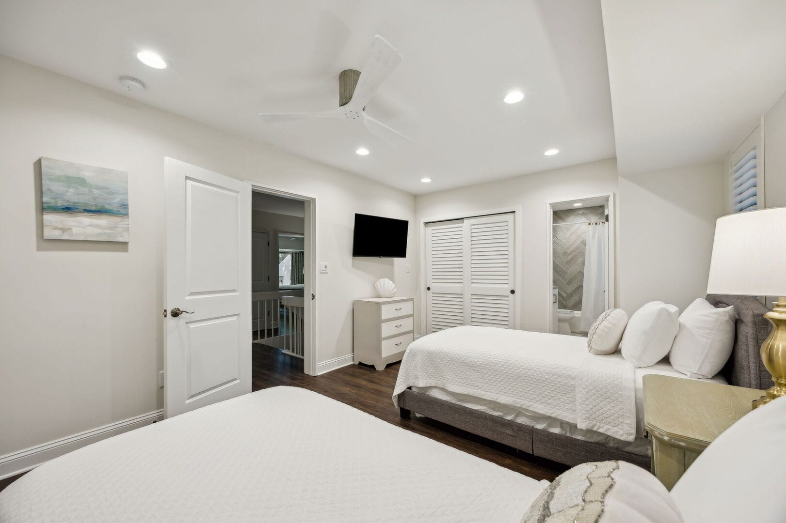 2055 Beach Wood