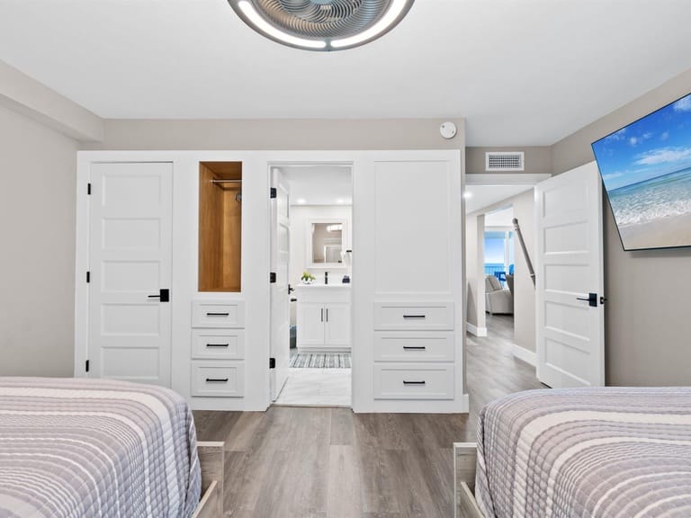 Shoreline Towers 2114