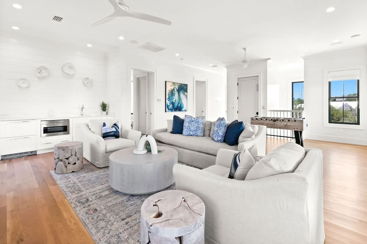 169 Lakeview Drive